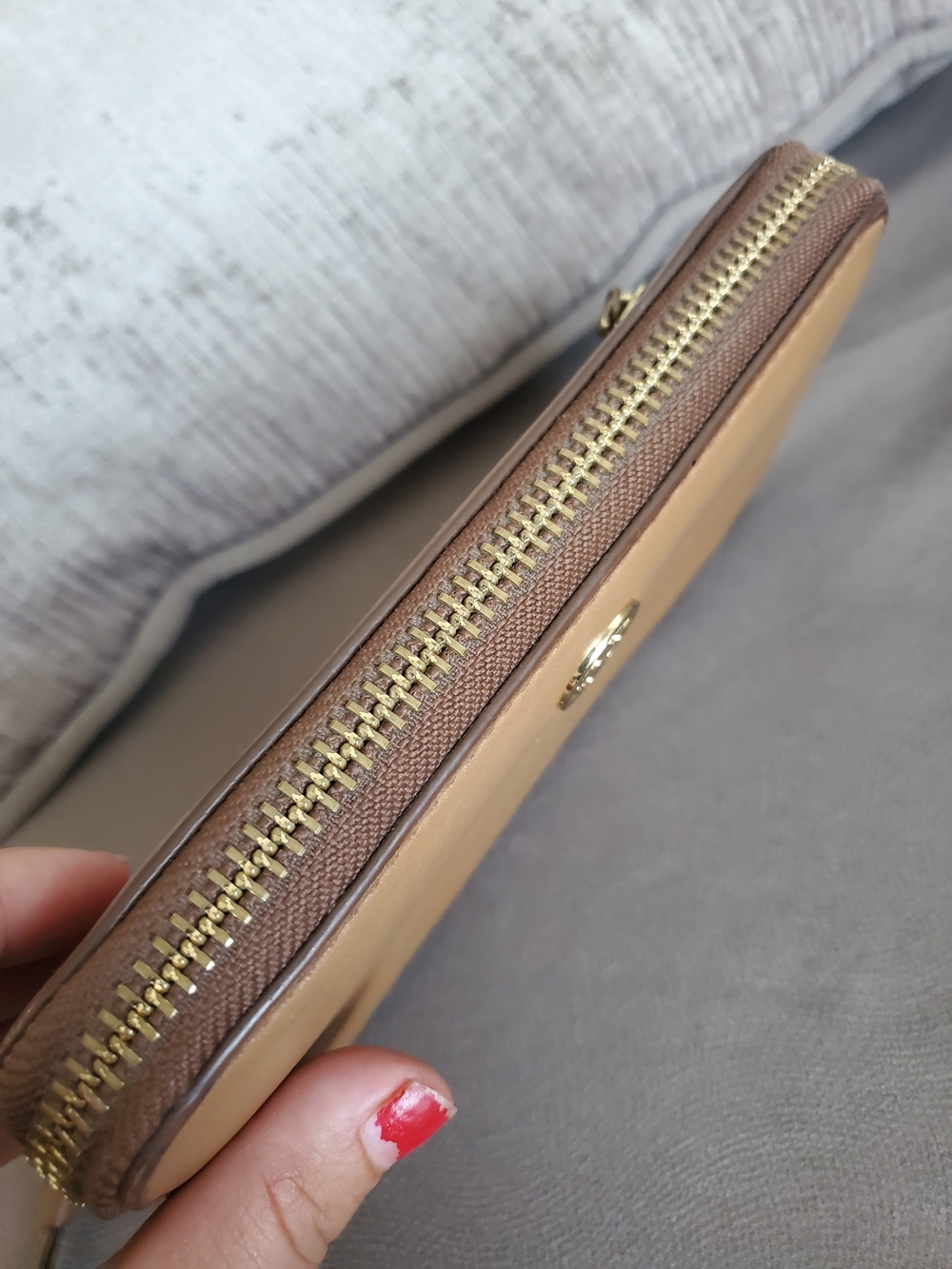 Tory Burch Soft Tan Leather Sround Zip Wallet Womens Continental - Picture 10 of 14